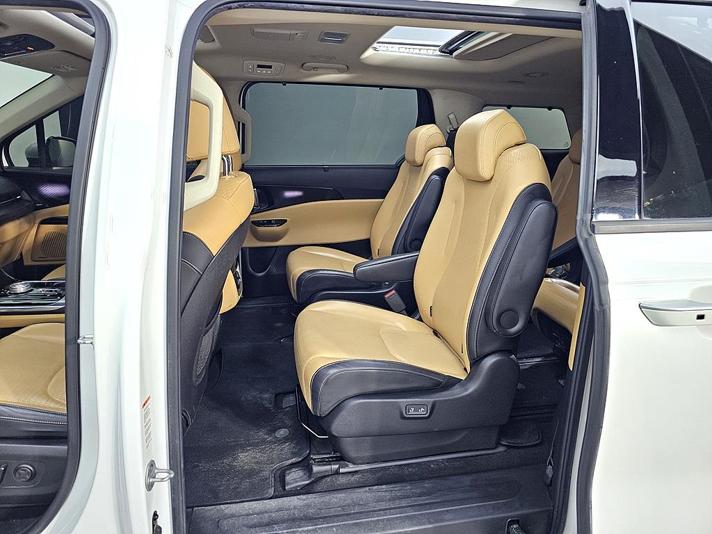 KIA Carnival - Vista 9