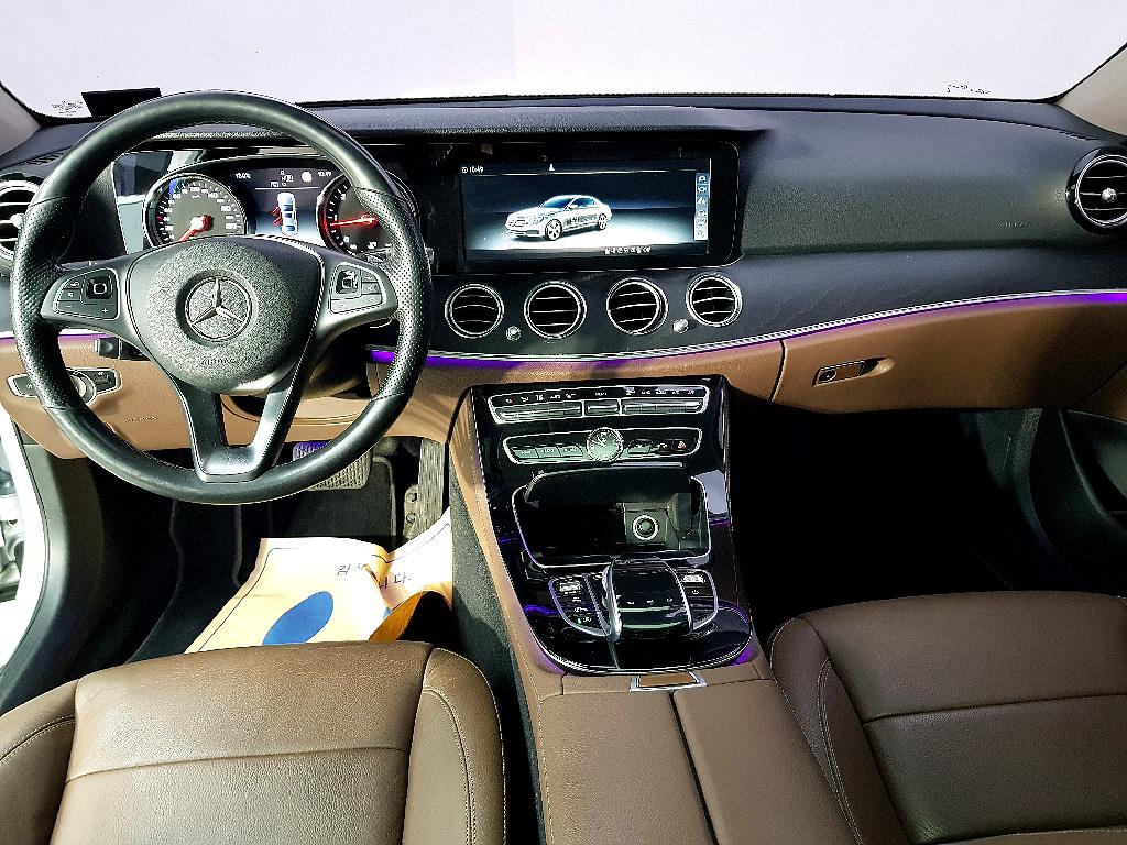 Mercedes Benz E class - Vista 5