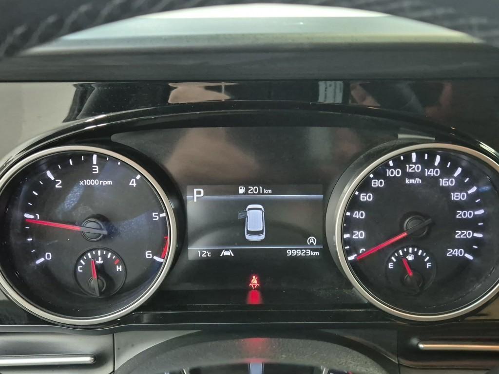 KIA Carnival - Vista 11