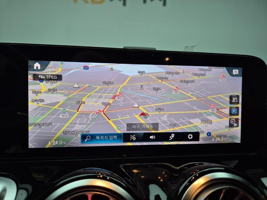 Mercedes Benz GLB Class - Vista 12