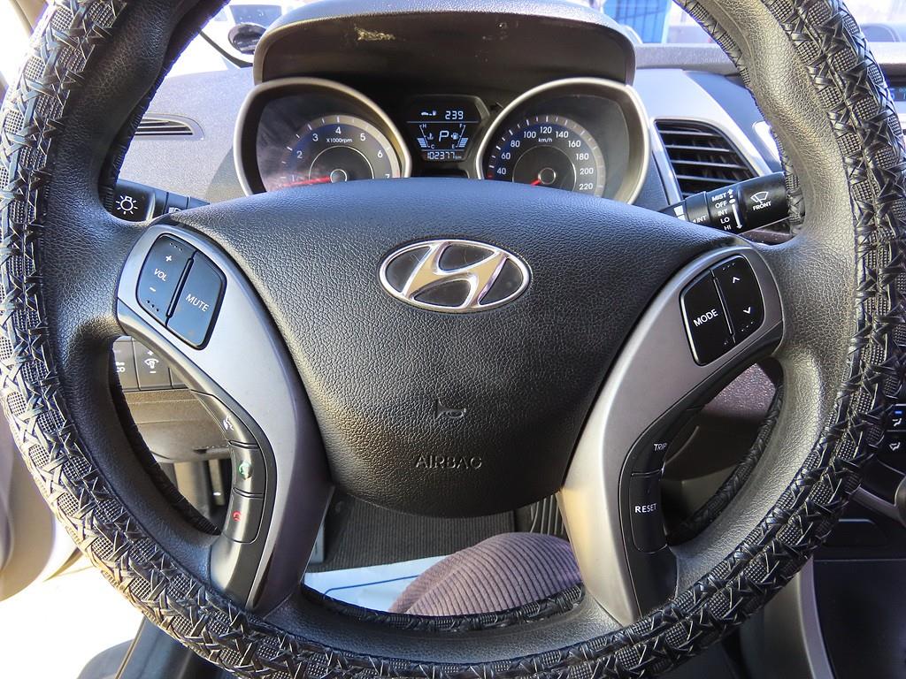 HYUNDAI Avante - Vista 9