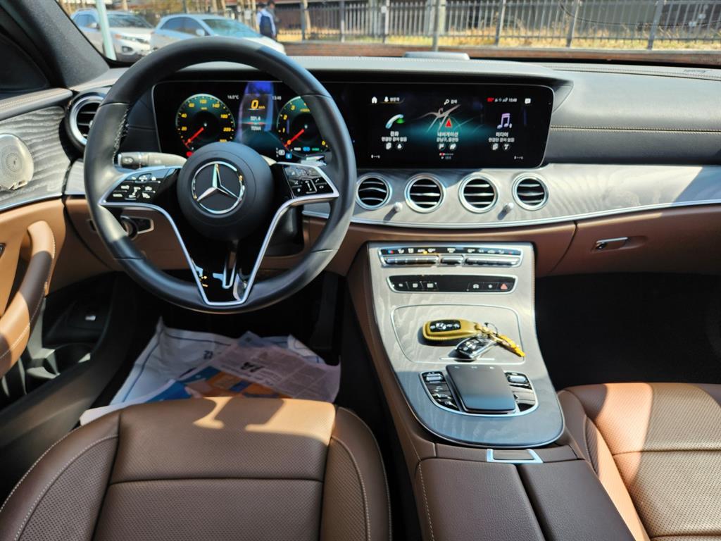 Mercedes Benz E class - Vista 10