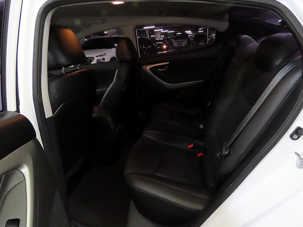 HYUNDAI Avante - Vista 7