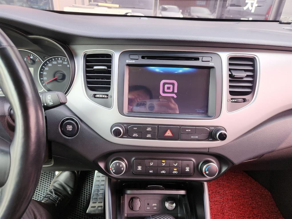 KIA Carens - Vista 9