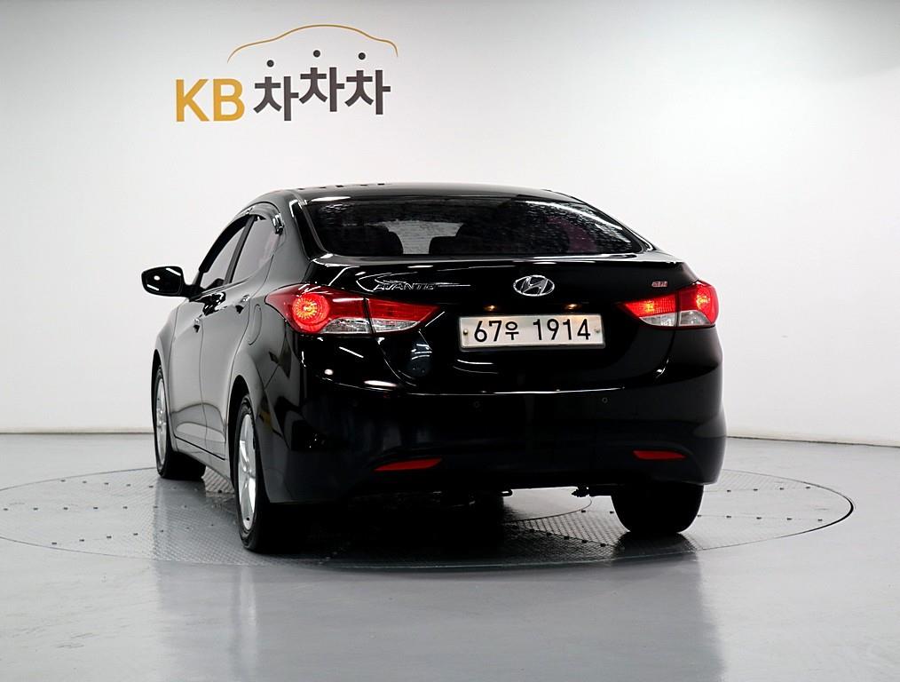 HYUNDAI Avante - Vista 4