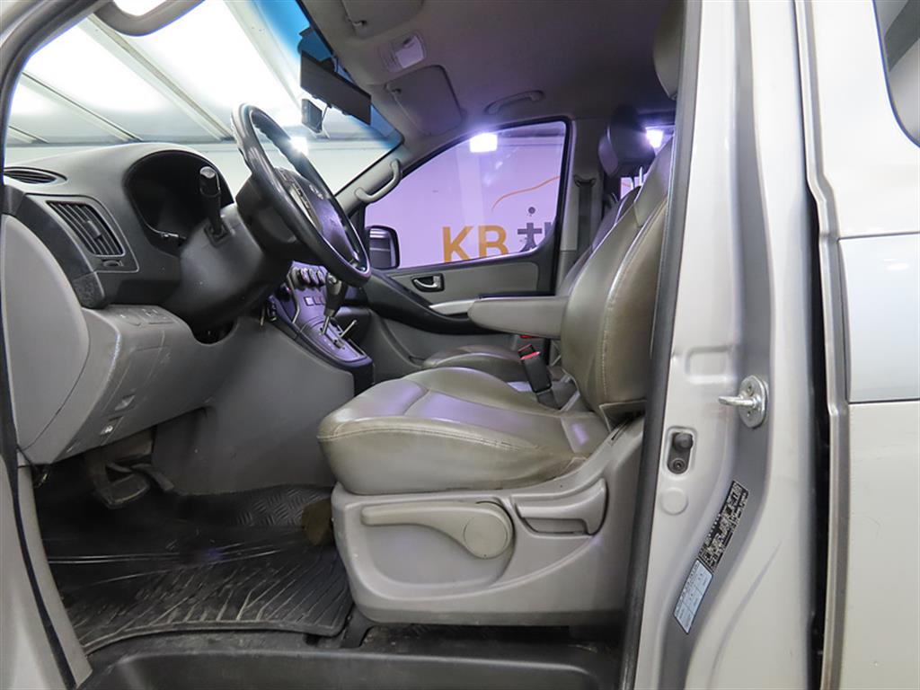 HYUNDAI Starex - Vista 5