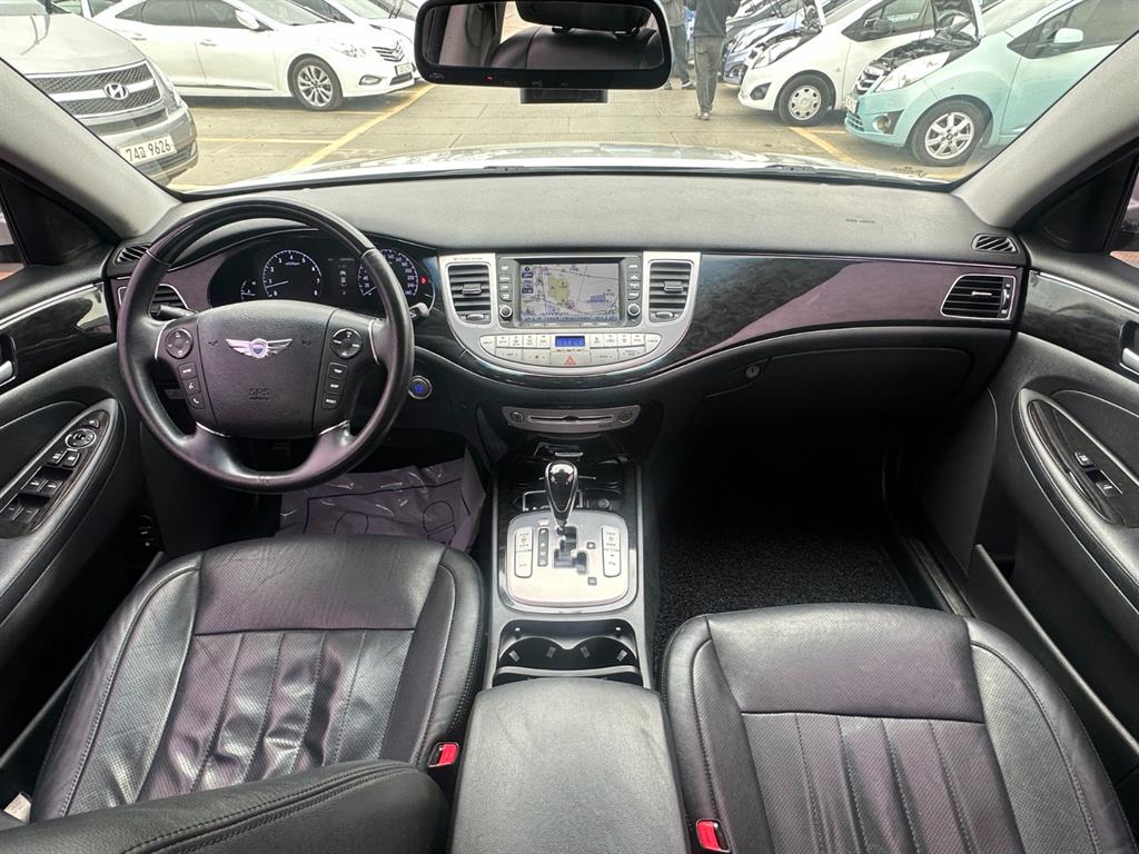 HYUNDAI Genesis - Vista 8