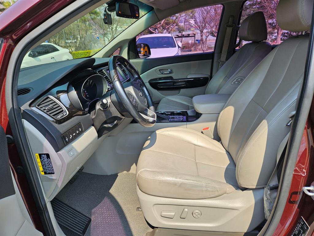 KIA Carnival - Vista 11