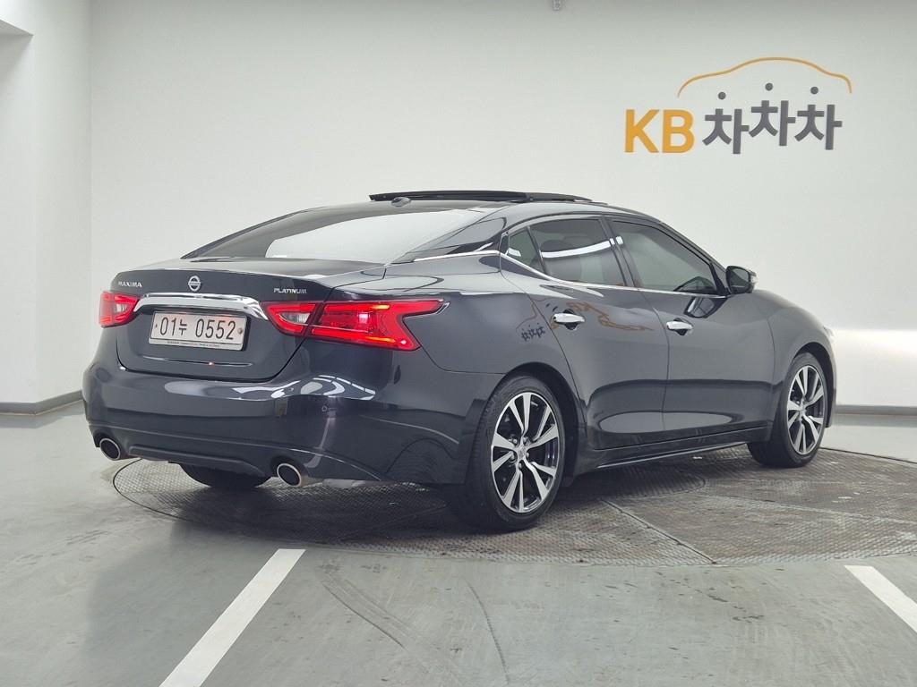 Nissan Maxima - Vista 4