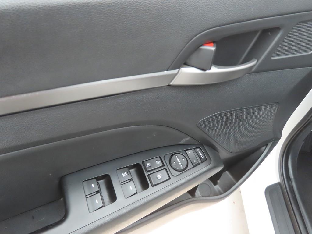 HYUNDAI Avante - Vista 9