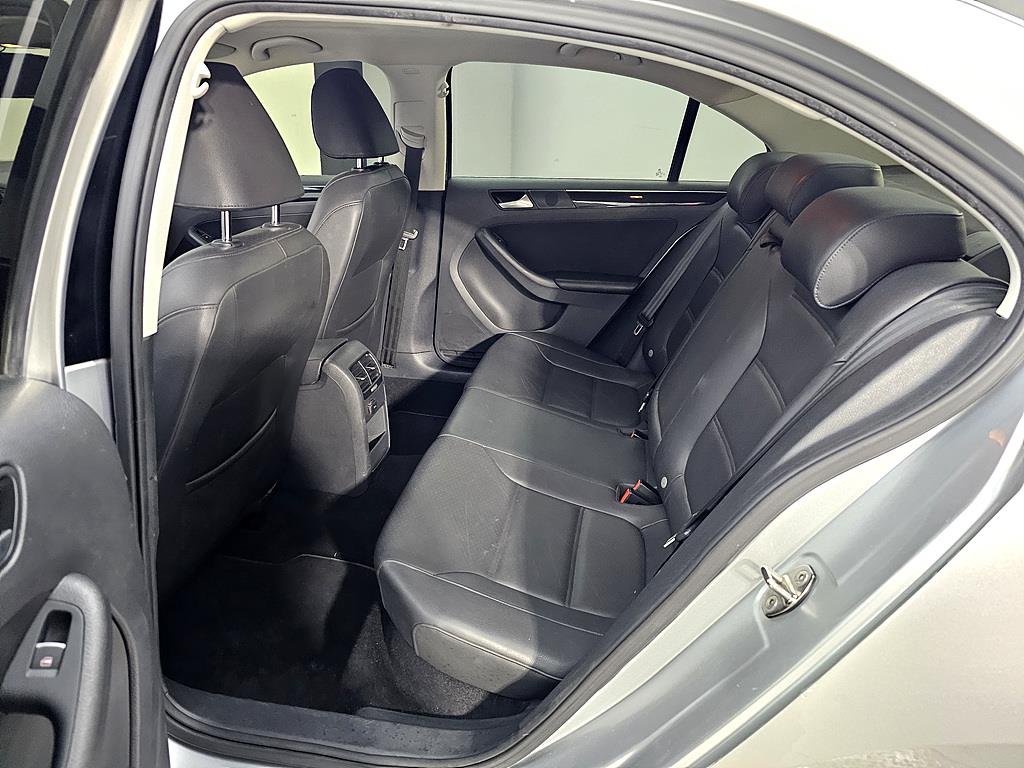 Volkswagen Jetta - Vista 9