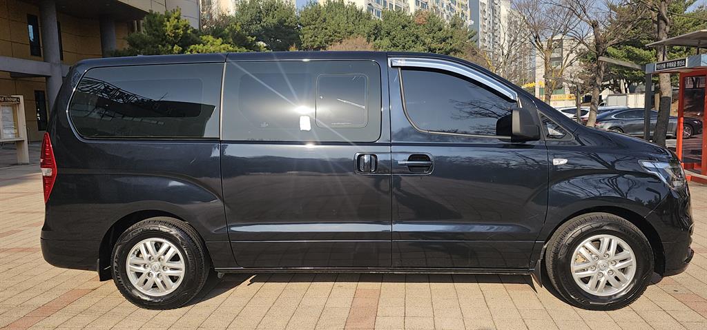 HYUNDAI Starex - Vista 5