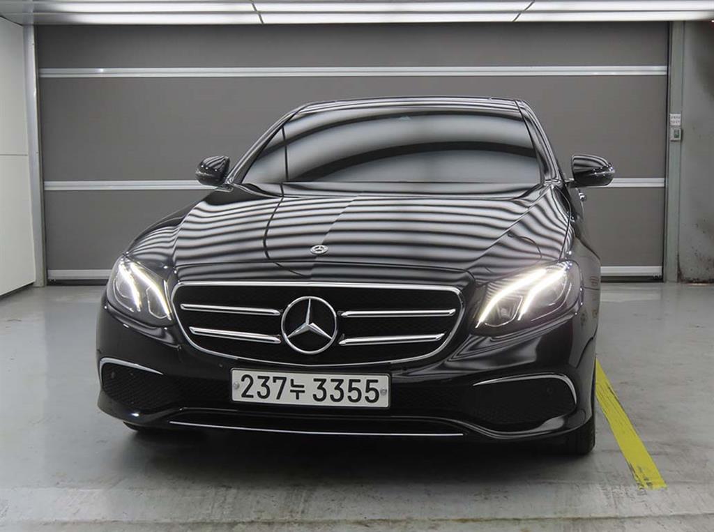 Mercedes Benz E class - Vista 2