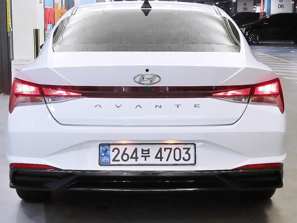 HYUNDAI Avante - Vista 5