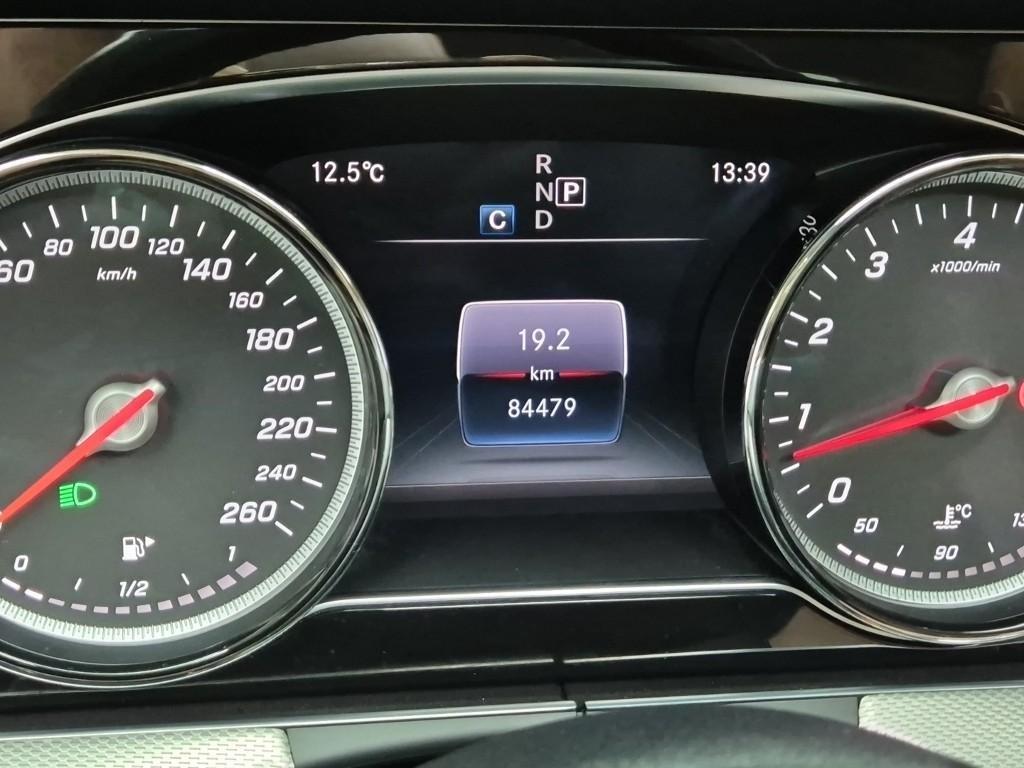 Mercedes Benz E class - Vista 5