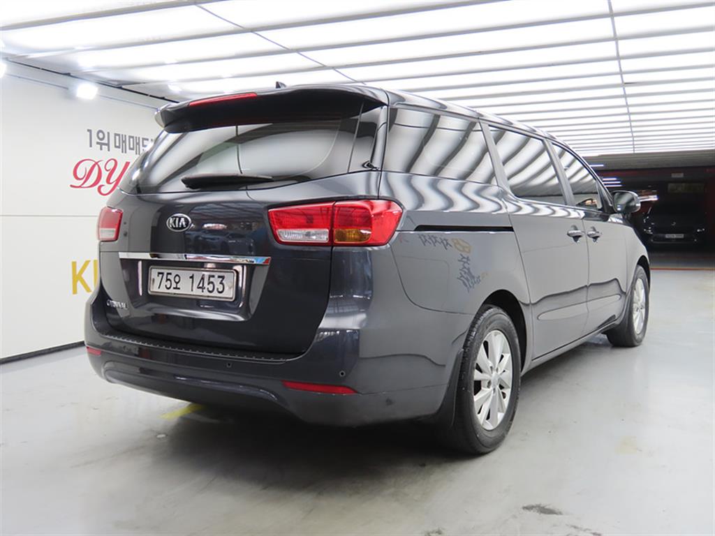 KIA Carnival - Vista 4