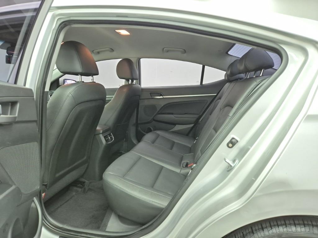 HYUNDAI Avante - Vista 12