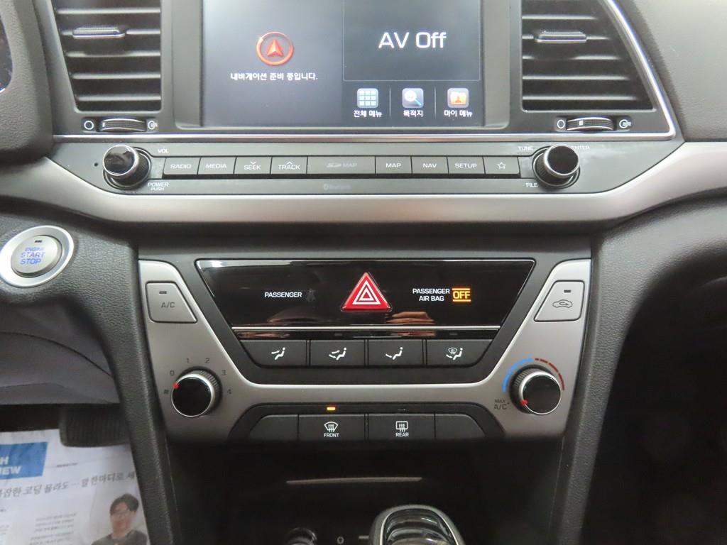 HYUNDAI Avante - Vista 12