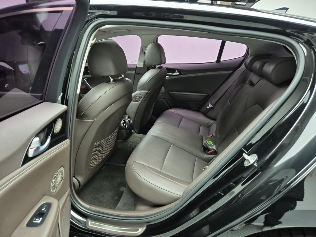 KIA Stinger - Vista 12