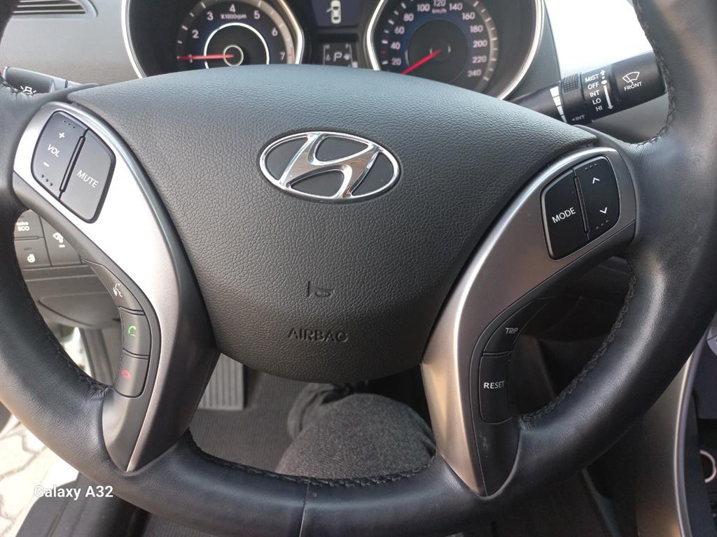 HYUNDAI Avante - Vista 8