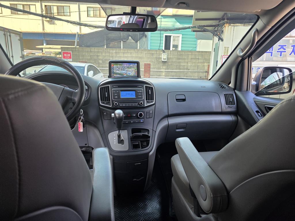 HYUNDAI Starex - Vista 9