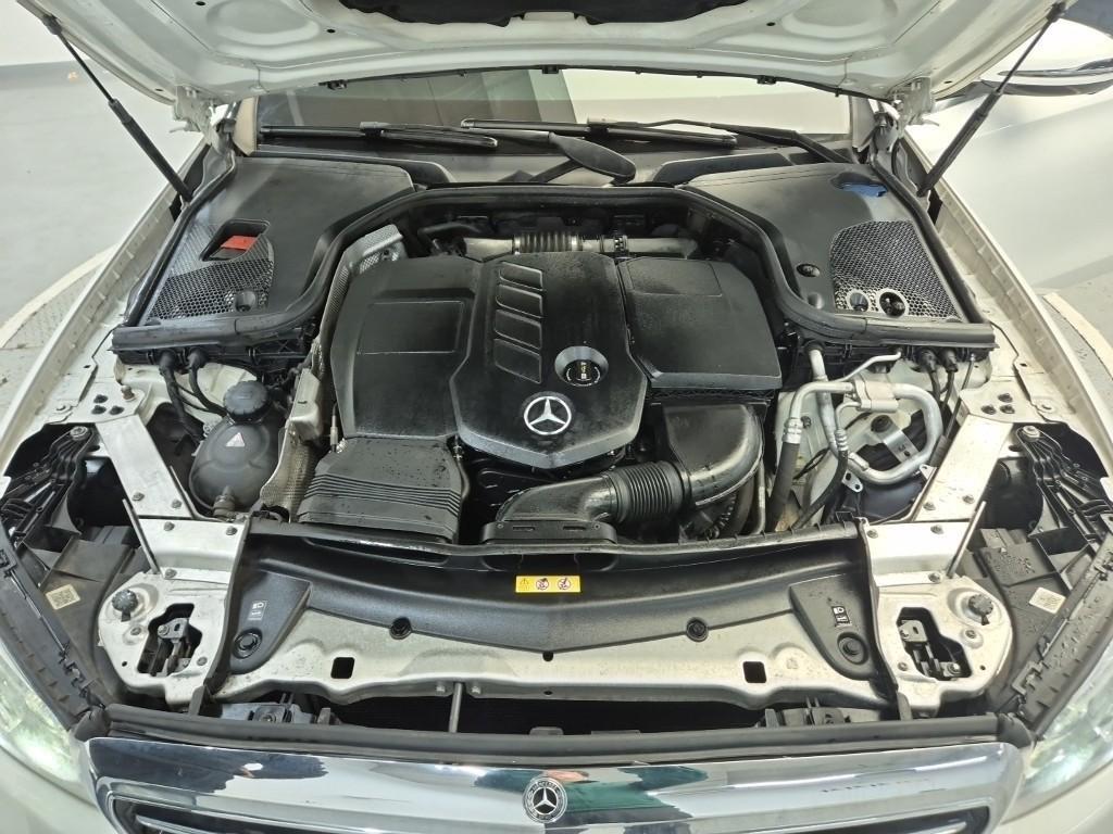 Mercedes Benz E class - Vista 5