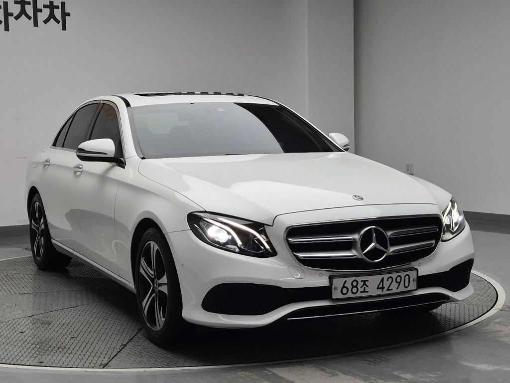 Mercedes Benz E class - Vista 4