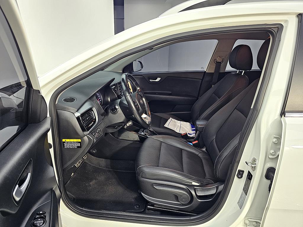 KIA Stonic - Vista 8