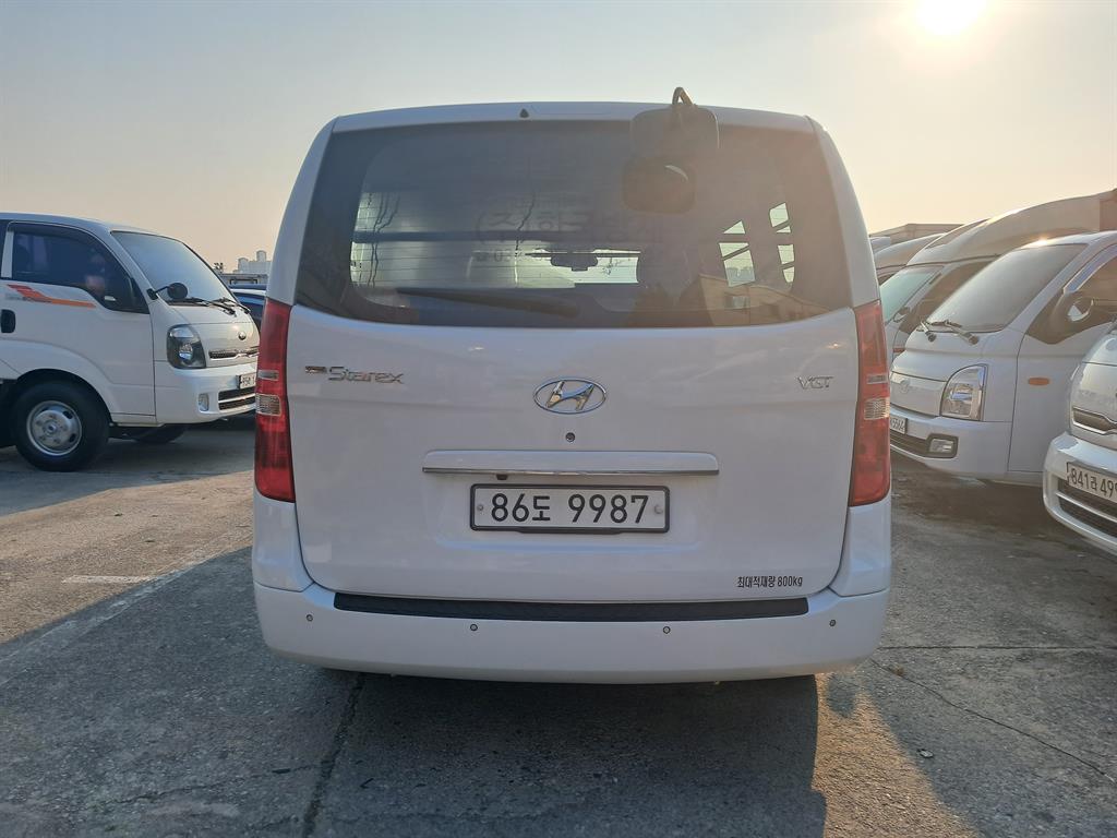 HYUNDAI Starex - Vista 4