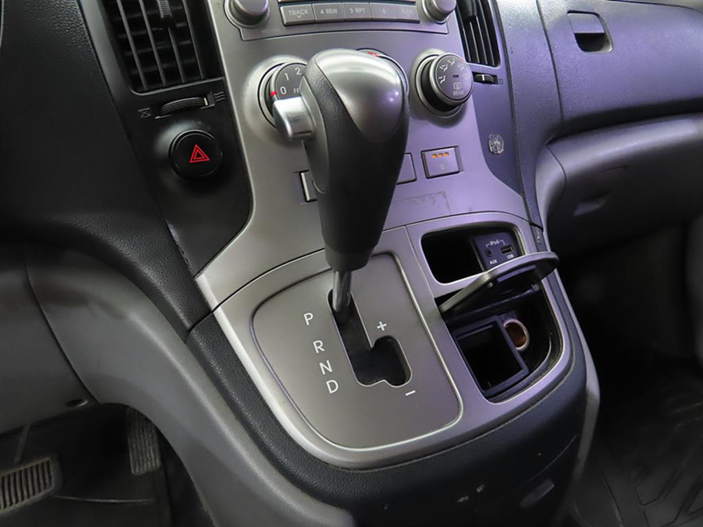 HYUNDAI Starex - Vista 11