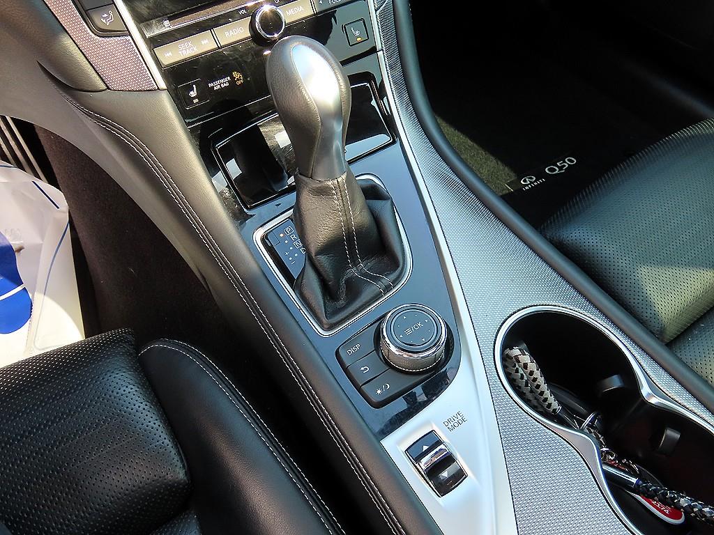 Infiniti Q - Vista 10