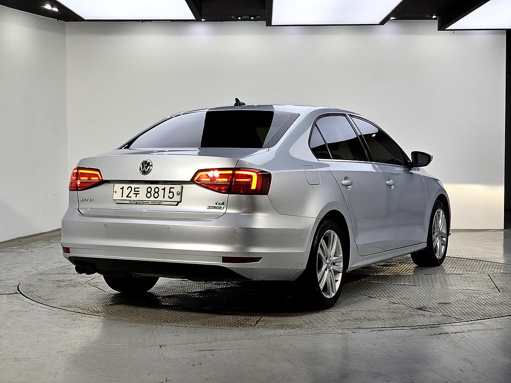 Volkswagen Jetta - Vista 4