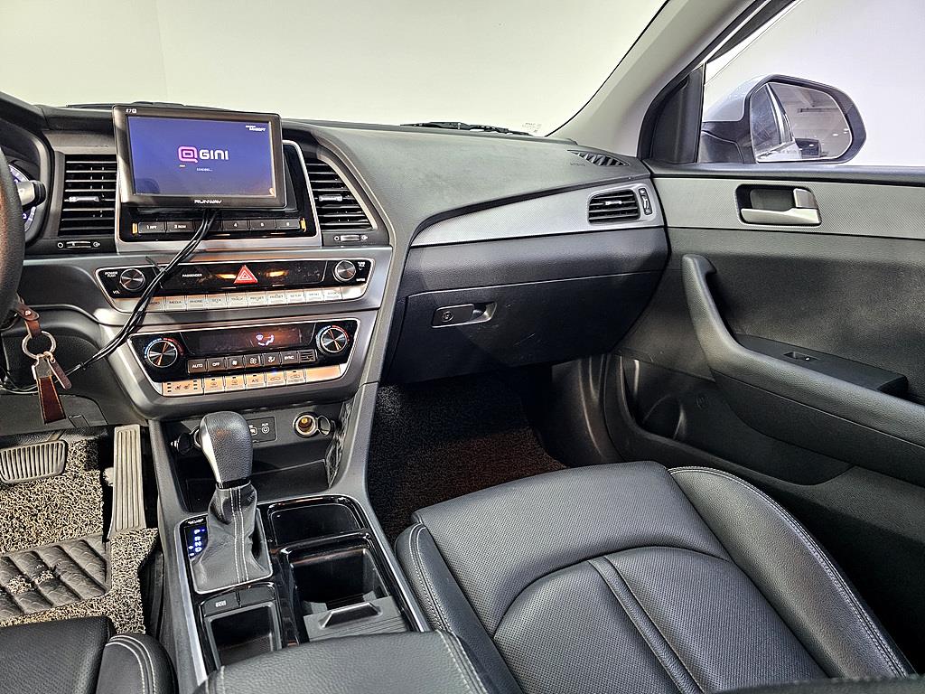 HYUNDAI Sonata - Vista 10