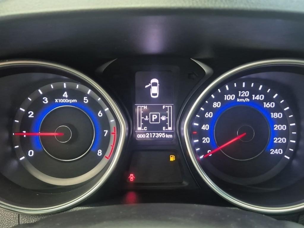 HYUNDAI Avante - Vista 6