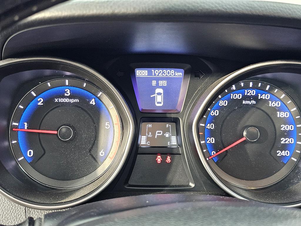 HYUNDAI i30 - Vista 7