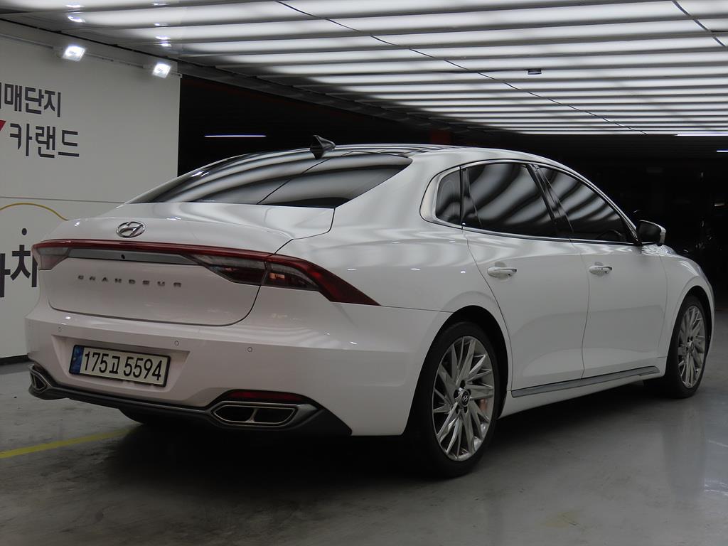 HYUNDAI Grandeur - Vista 3