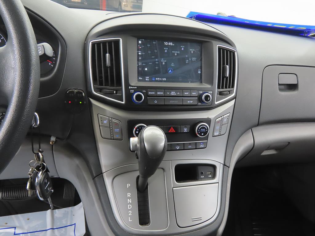 HYUNDAI Starex - Vista 10