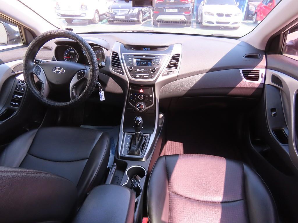 HYUNDAI Avante - Vista 5