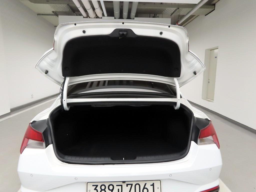 HYUNDAI Avante - Vista 5