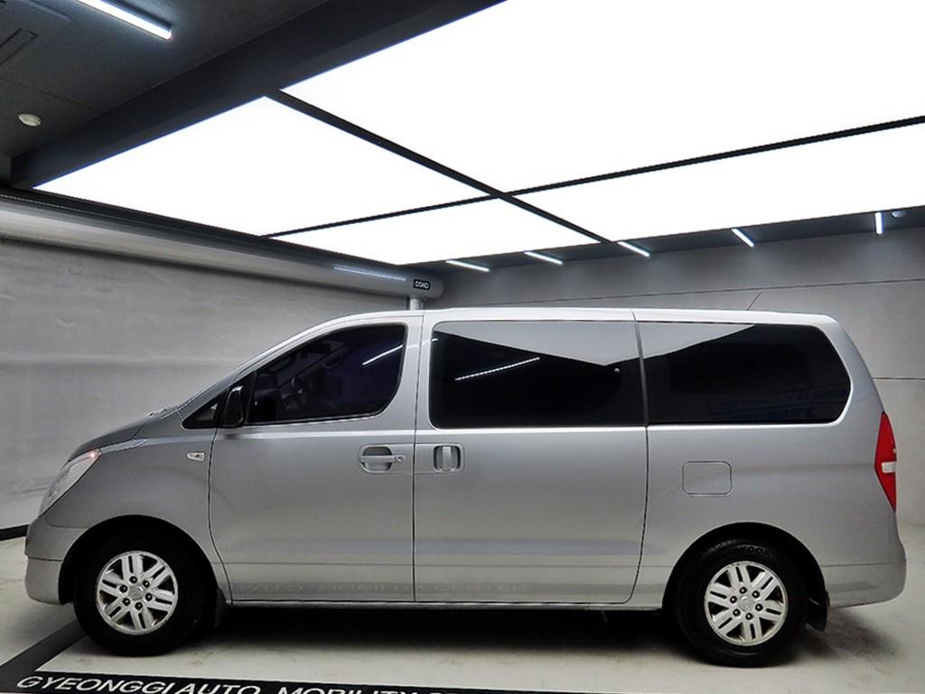 HYUNDAI Starex - Vista 4