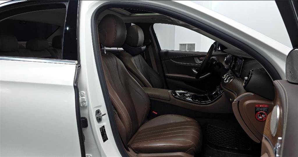 Mercedes Benz E class - Vista 10