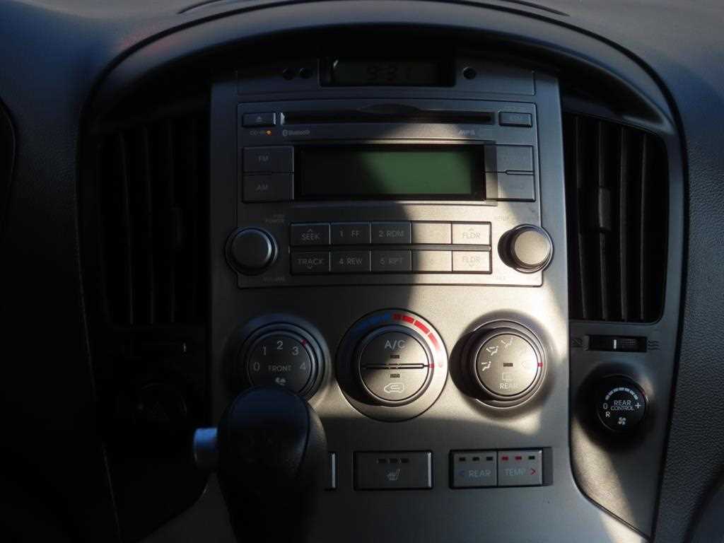 HYUNDAI Starex - Vista 11