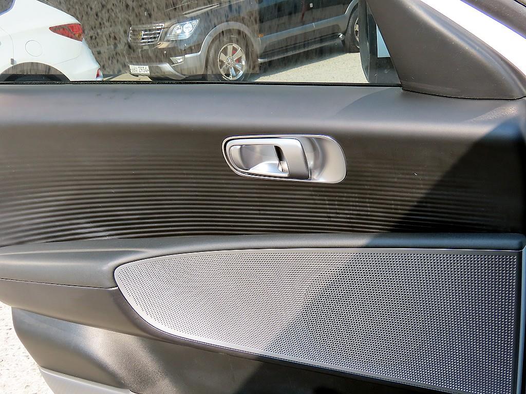 HYUNDAI Ioniq 6 - Vista 11