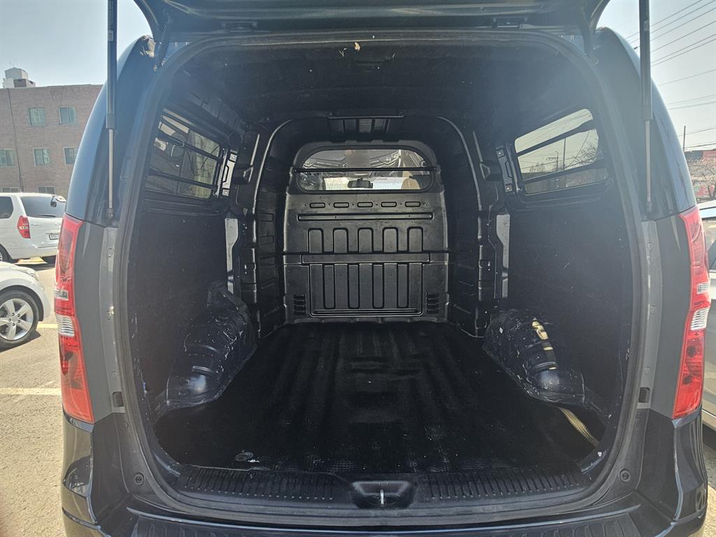 HYUNDAI Starex - Vista 5