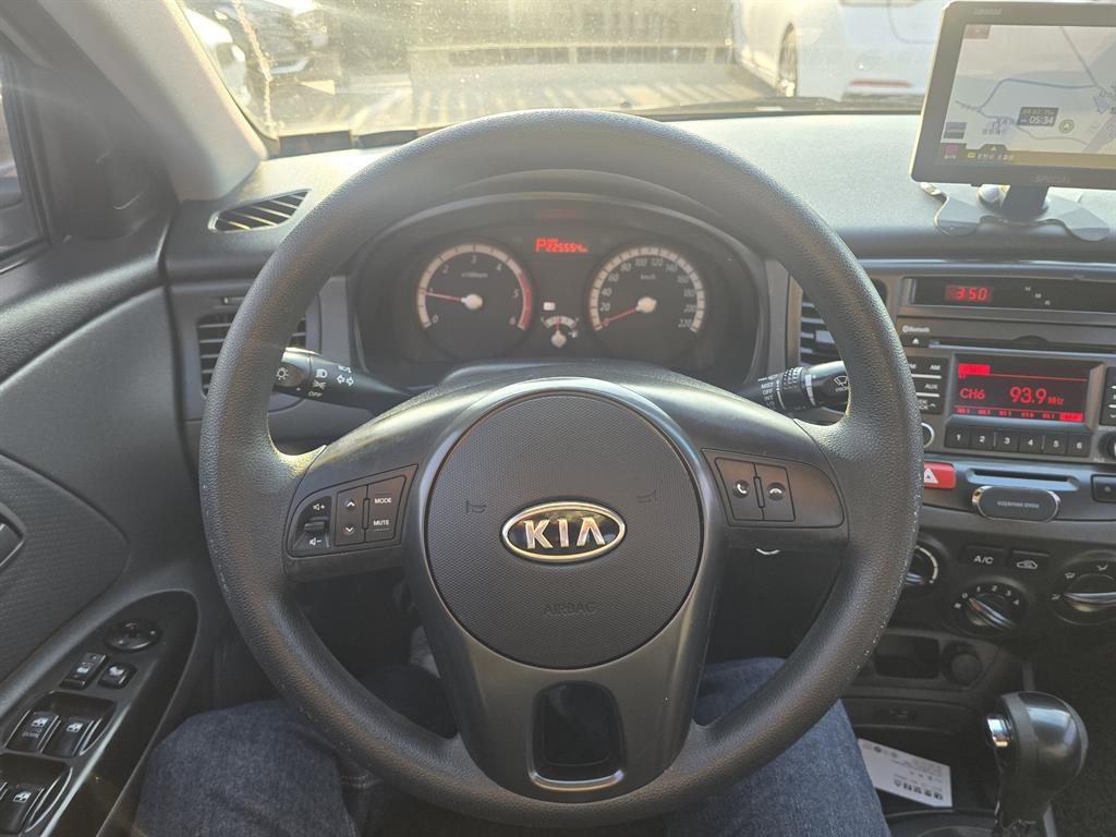 KIA Pride - Vista 6