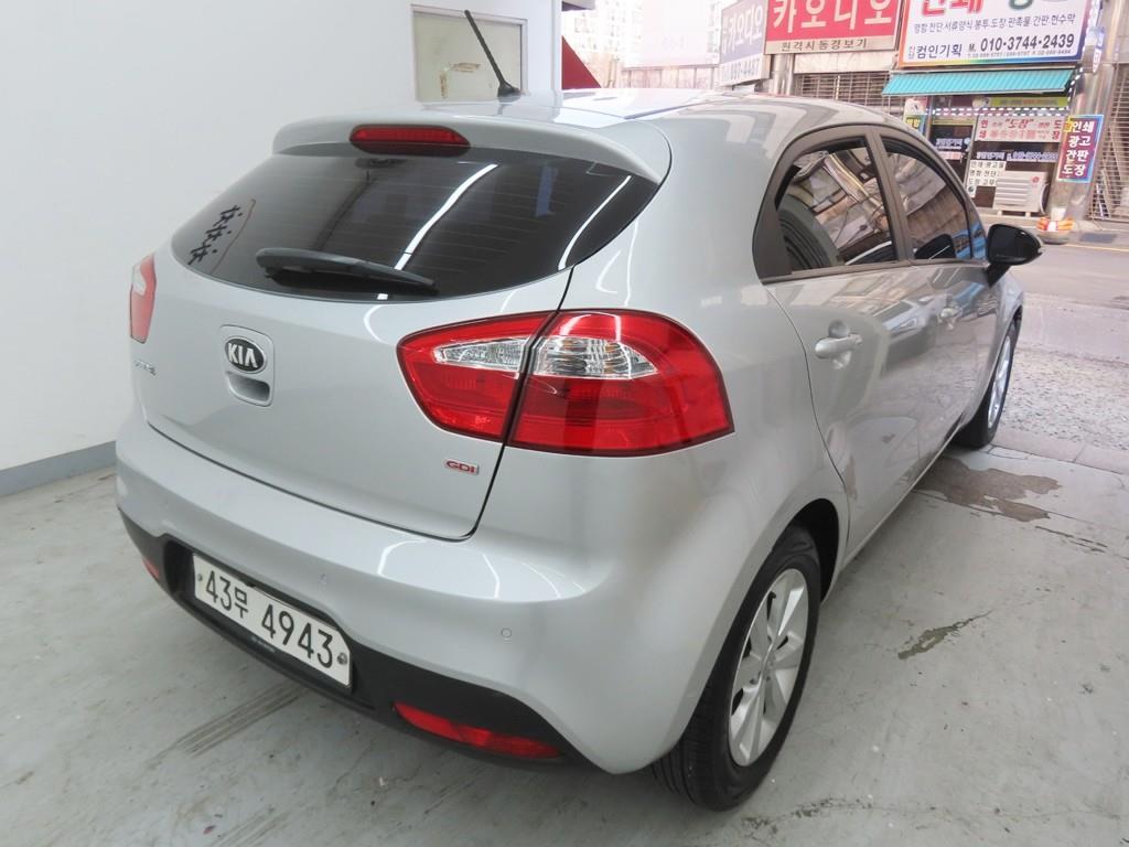KIA Pride - Vista 3