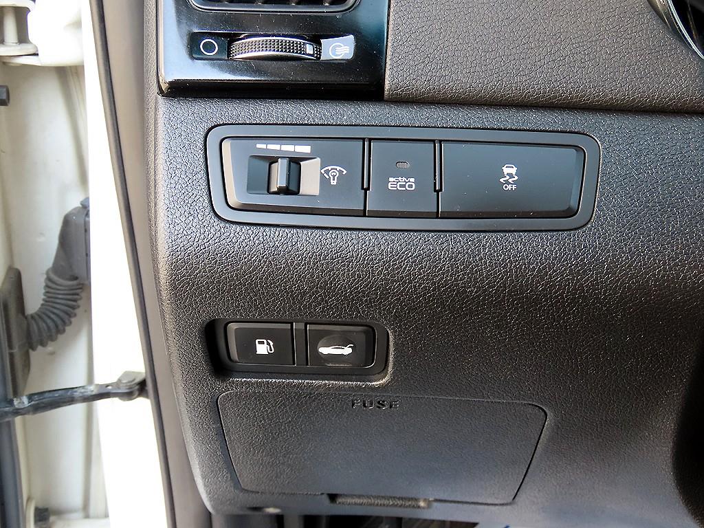 HYUNDAI Sonata - Vista 12