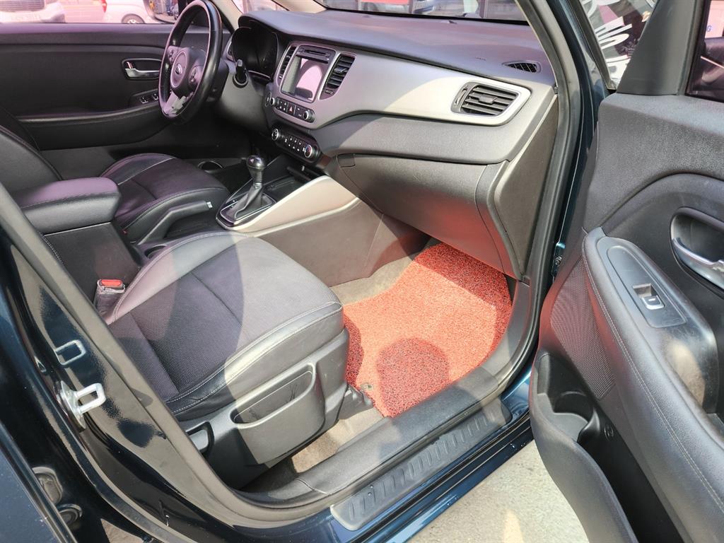 KIA Carens - Vista 12