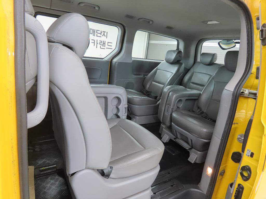 HYUNDAI Starex - Vista 6