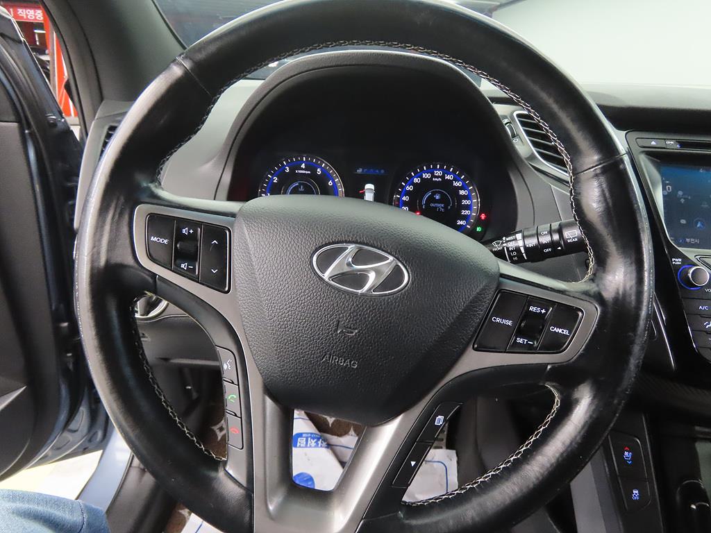 HYUNDAI i40 - Vista 8